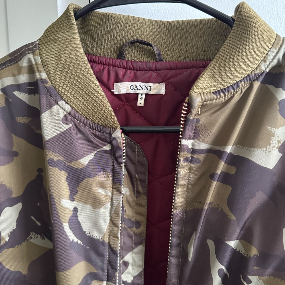 Ganni camo print bomber jacket size S, used in excellent condition - Picture 4 of 4